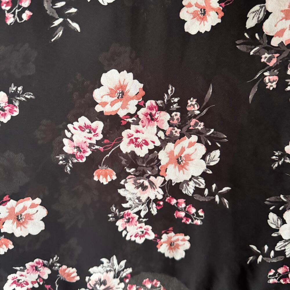 Torrid Black Floral Georgette Flutter Sleeve Blouse Round Neck Black Sz 3X Plus - Picture 2 of 6